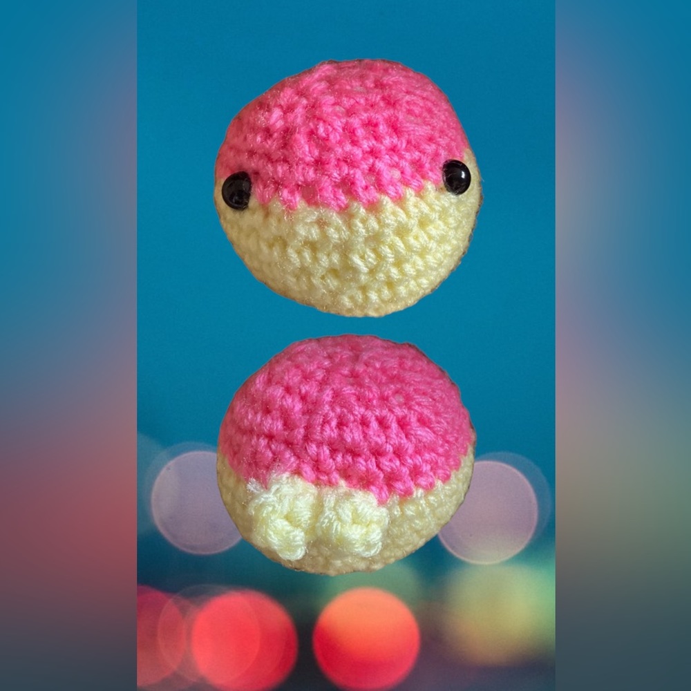 HANDCRAFTED Yellow/Pink Whale keychain crochet - Picture 1 of 1